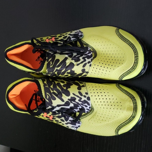 Under armour Micro G Toxic 6 Poison frog. sz 9.5 Pre-owned. Yellow & black - Picture 1 of 10